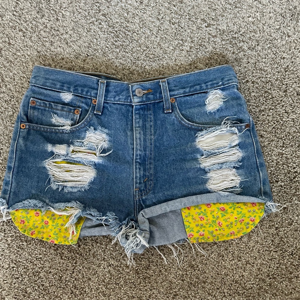 Vintage high waisted shorts with design pockets